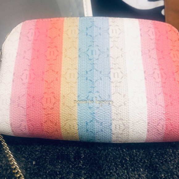 Purses Galore - Picture 7 of 8